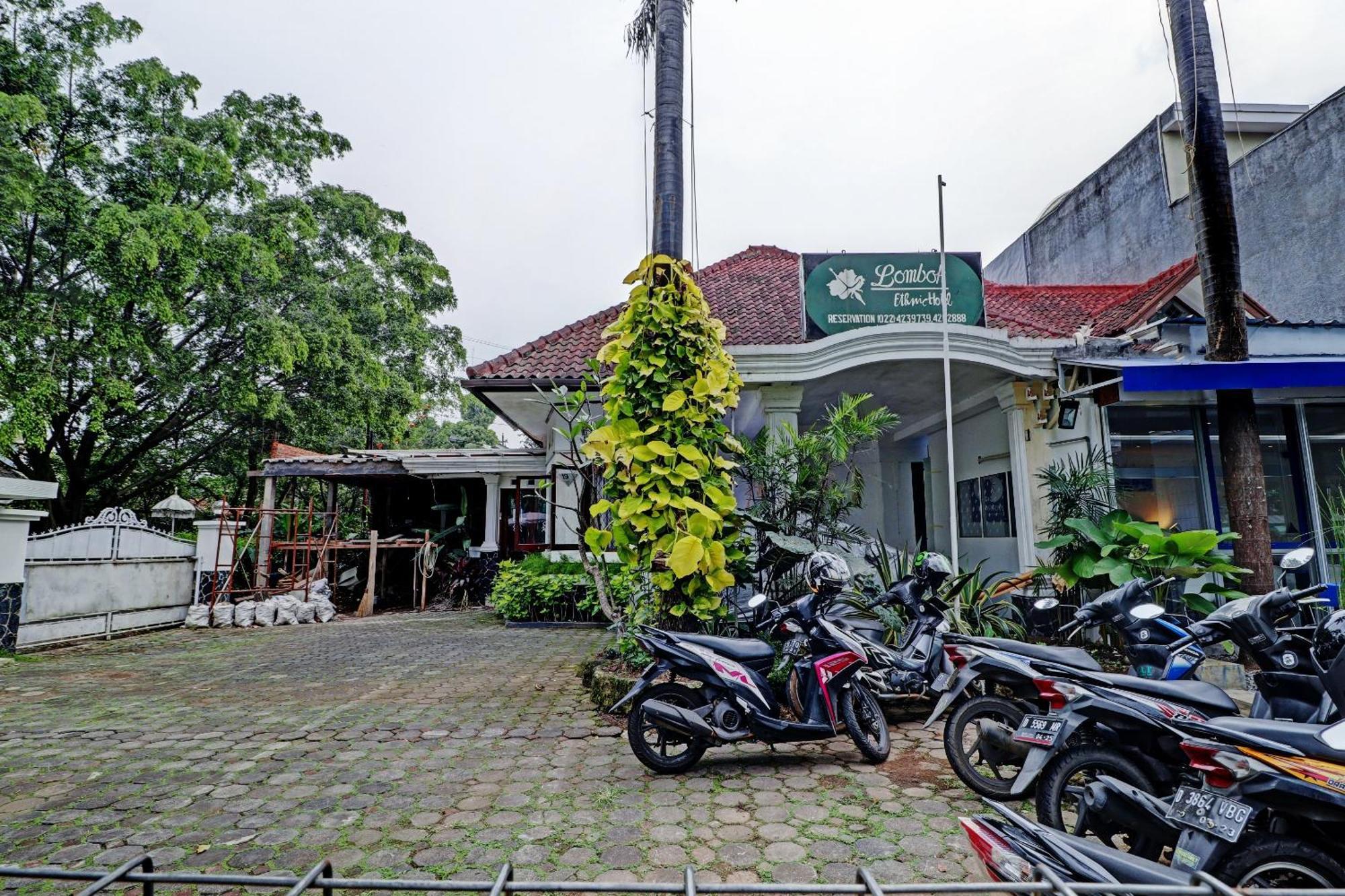 Hotel O Bandung Near Stadion Siliwangi Formerly The Ethnic Hotel Бандунг Екстериор снимка